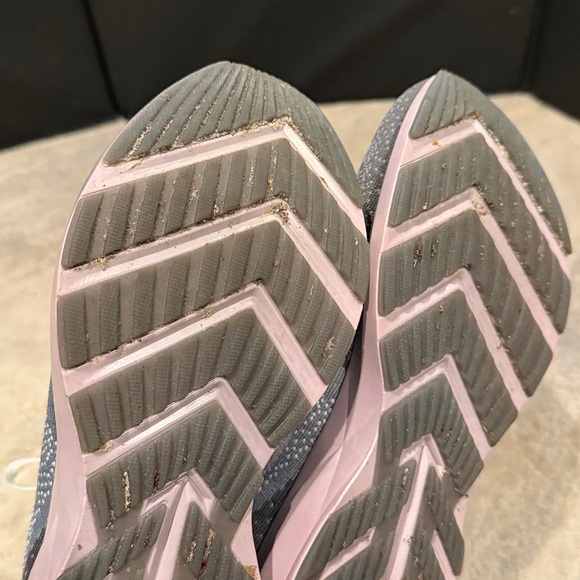 Brooks Levitate 2 Women's Running Shoes Size 9.5 B (Medium) Gray and pink EUC - Picture 8 of 9